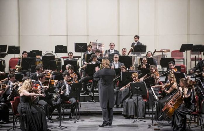 Concierto abarrotado de la Orquesta Filarmónica en la Arena México
