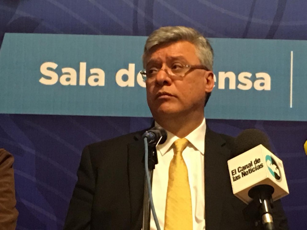 TIEMBLAN LOS JEFES DE LA CES