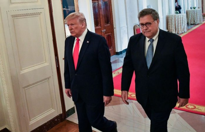 Asegura Trump que puede interferir en casos penales
