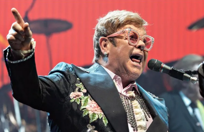 Interrumpe Elton John concierto por neumonía en Nueva Zelanda