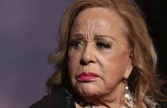 Temen que polímeros puestos en rostro de silvia pinal hayan invadido órganos