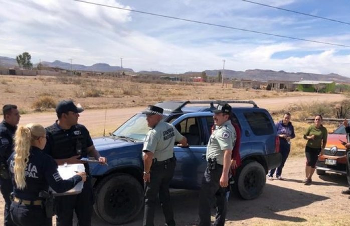 Policías de Meoqui y federales aseguran camioneta robada 