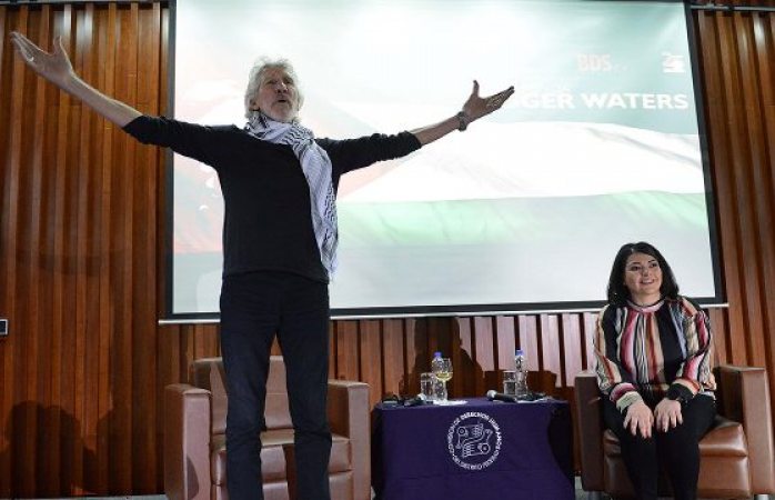 Se une Roger Waters a protestas para liberar a Julian Assange