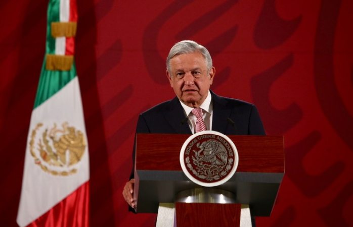 Arriba López Obrador a aeropuerto de Culiacán