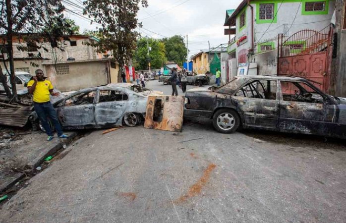 Se queda sin carnaval Haití por choque entre policías y militares