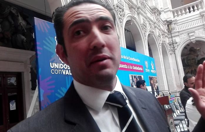 No me quieran ensartar a mi una piedra que no traigo en la bolsa: riggs