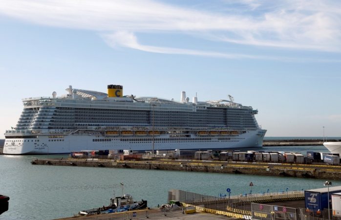 Rechaza México a crucero por coronavirus