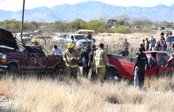 Encontronazo en la carretera Ojinaga deja varios lesionados