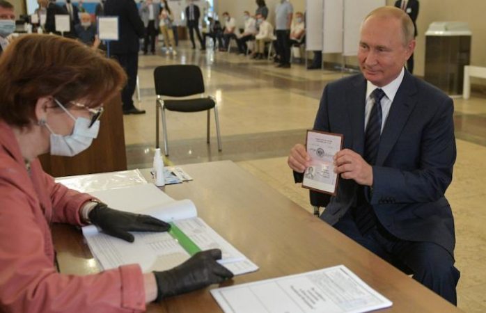 Gana Putin en referéndum constitucional, podrá gobernar hasta 2036