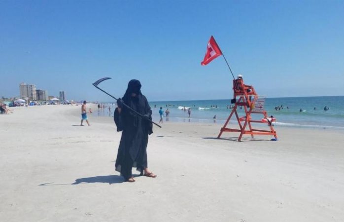 Reaparece la muerte en playas de florida para advertir sobre covid-19