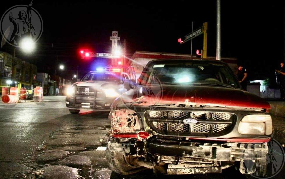 La camioneta quedó destrozada