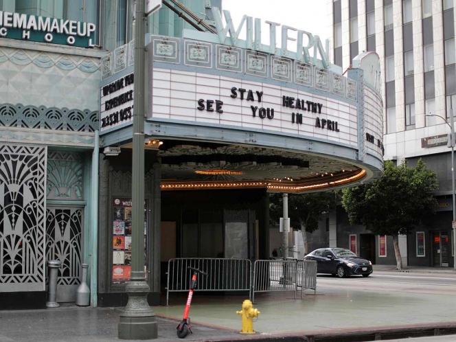 Cines en california permanecerán cerrados