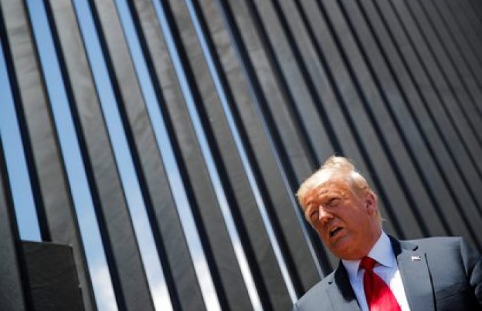 Muro evitó que viniera gente infectada de México, dice Trump