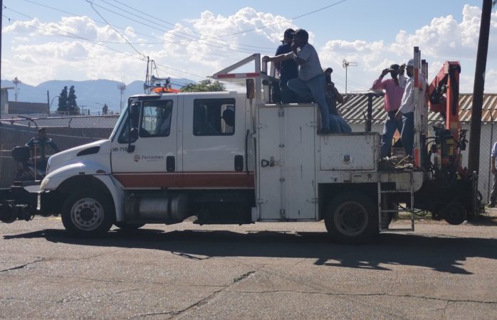 Detiene municipales a ballezano por robo de camión de Ferromex 