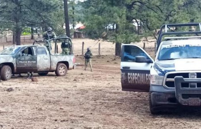 Lo hallan calcinado junto a vehículo en madera