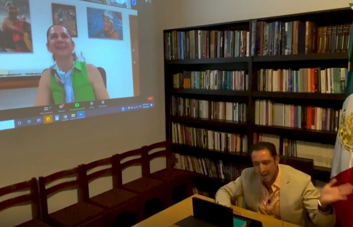 Le gana la risa a ana guevara con discurso de riggs