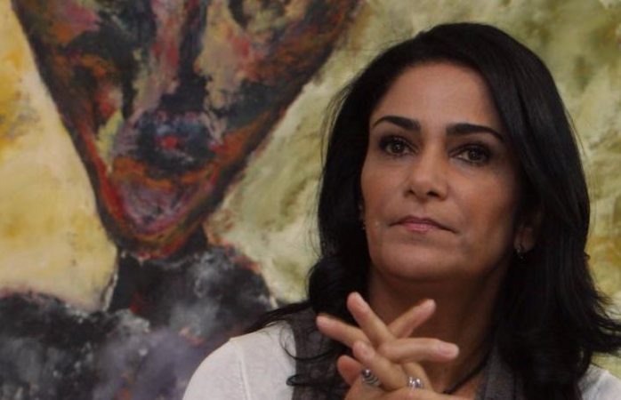 Alimenta el cerebro también, le dice Lydia Cacho a Bárbara de Regil