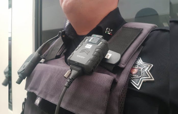 Evitan sobornos a policías viales con cámaras de solapa 