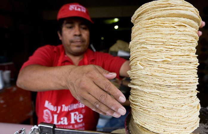 Anuncian alza de $2 a $4 pesos en la tortilla
