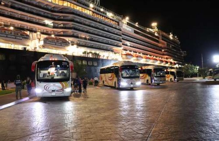 Llegan 108 médicos cubanos para atender a pacientes de covid en Veracruz