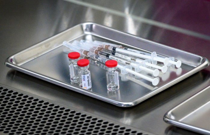 Rusia desarrolla vacuna vs covid que sería administrada vía nasal
