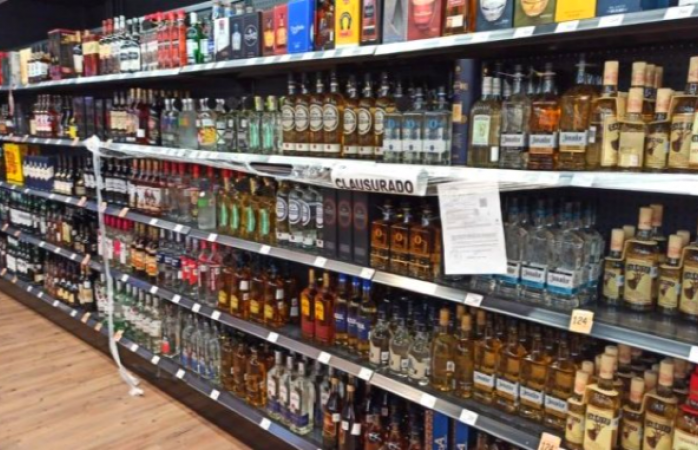 Siguen restricciones en venta de bebidas alcohólicas