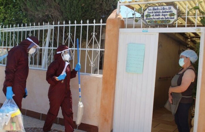 Entregan paquetes con insumos higiénicos a 12 asilos