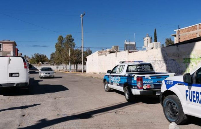 Roban vehículo a punta de pistola en la colonia juan escutia La