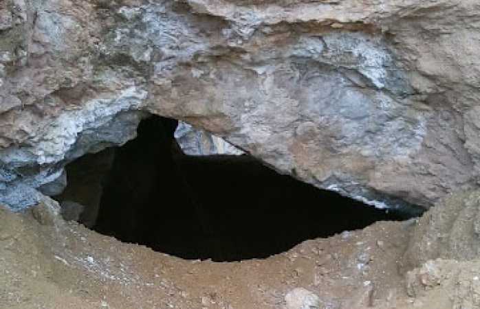 Buscaban piedras en mina y hallan dos cadáveres