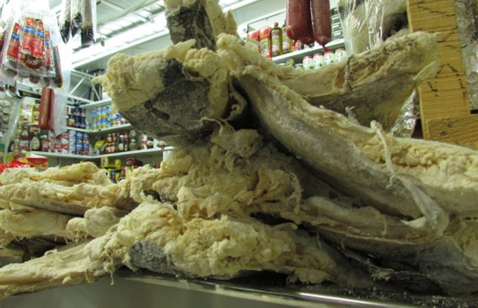 China halla muestra viva de covid en carga de bacalao congelado
