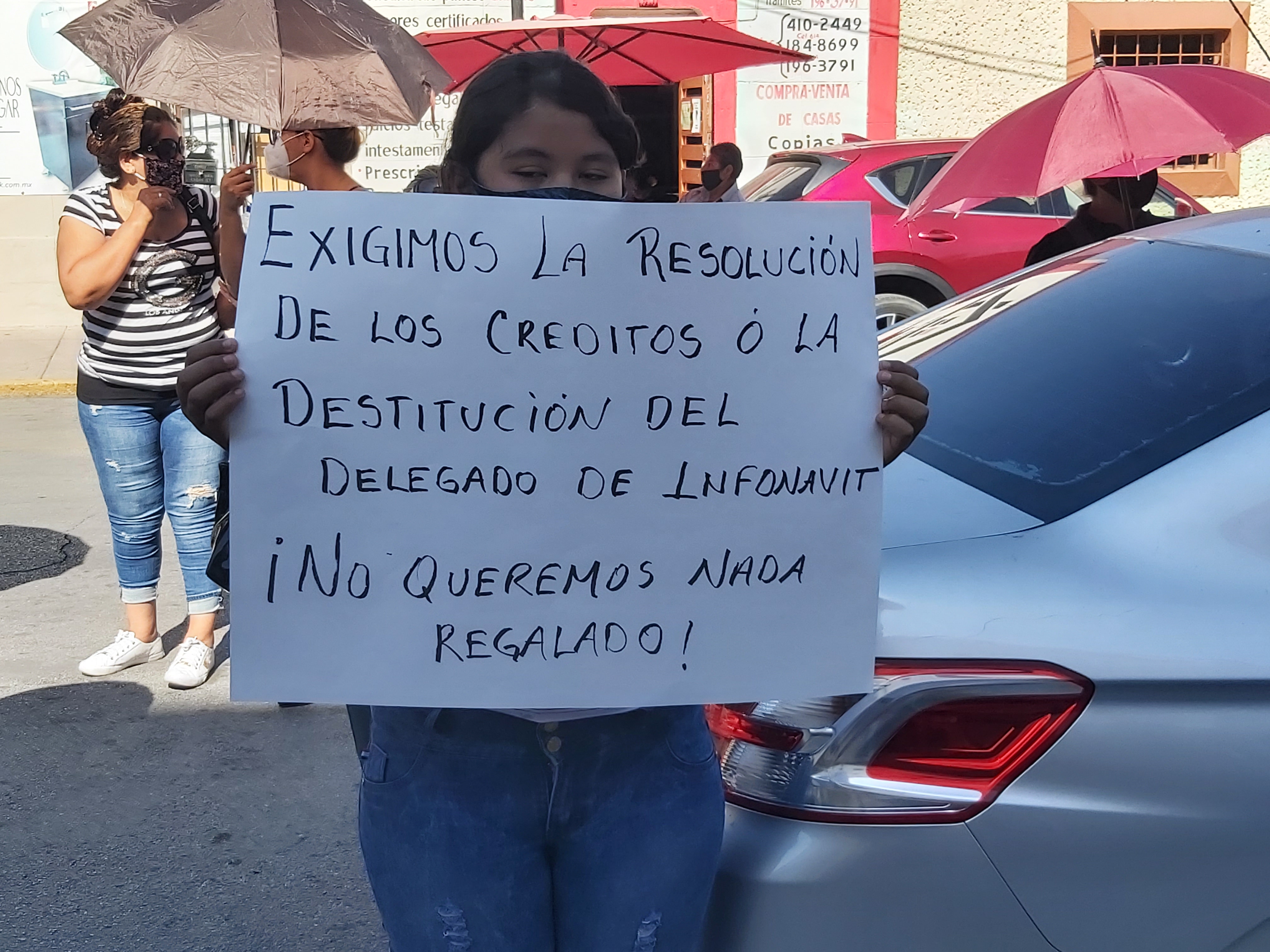 Manifestación afuera de INFONAVIT
