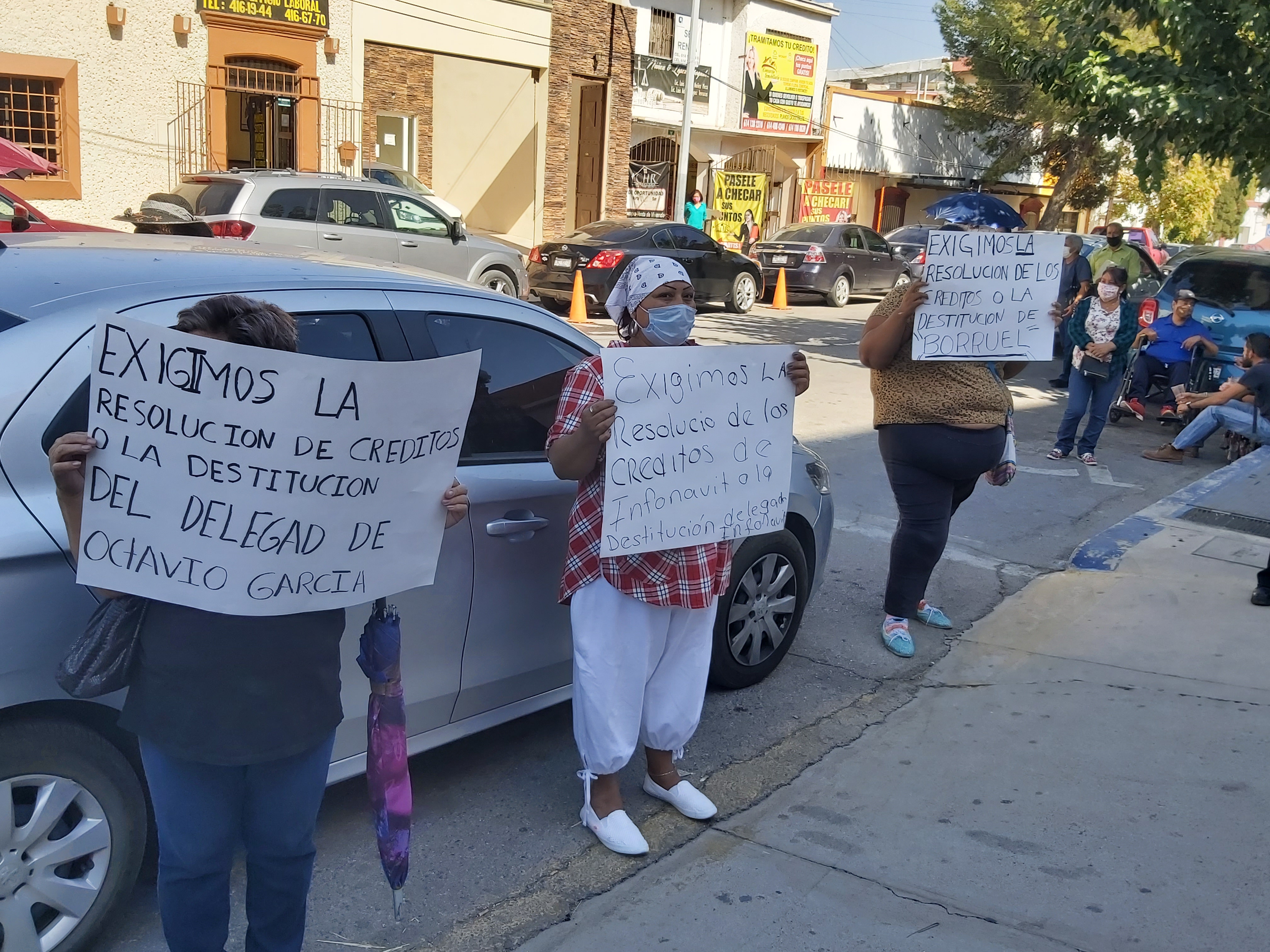 Manifestación afuera de INFONAVIT