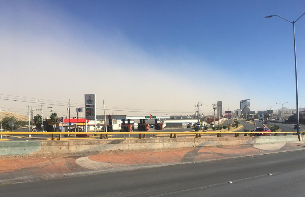 En la capital, enormes nubes de polvo cubren varios sectores