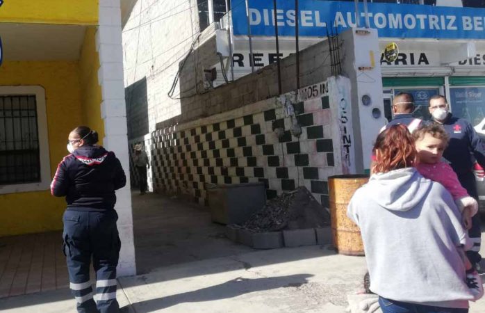 Se suspende en el patio de su casa