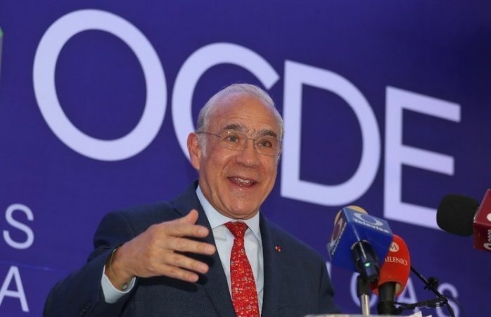 Economía mexicana caerá 10.2% en 2020 y crecerá 3% en 2021