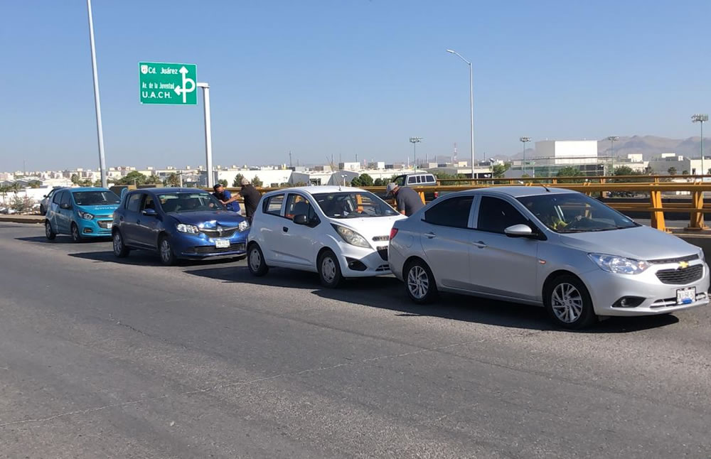 Tres vehículos chocaron por un frenada repentina