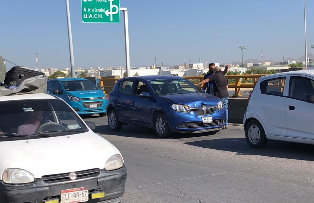 Tres vehículos chocaron por un frenada repentina