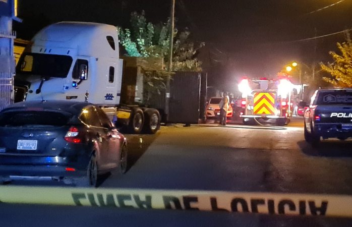 Arde motor de trailer y genera pánico en la Colonia Revolución