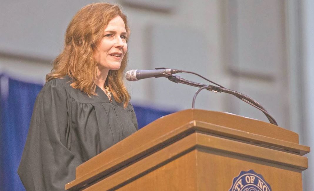 Amy Coney Barrett es todo lo contrario de Ruth Bader Ginsburg