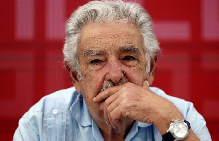 Mujica anuncia su retiro de la política