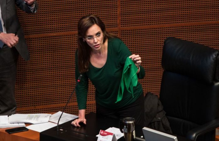 El trapo verde es muerte, dice senadora sobre aborto
