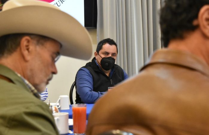 Quiere amlo dinero de fideicomisos para comprar votos, dice falomir