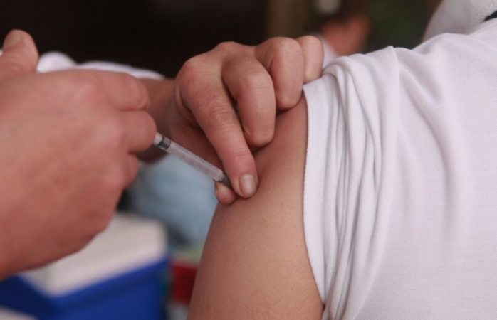 Senado avala la obligación a padres de vacunar a sus hijos