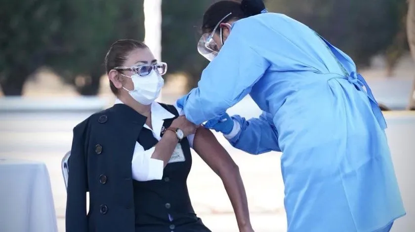 Pierden médicos turno de vacuna por atender área de covid