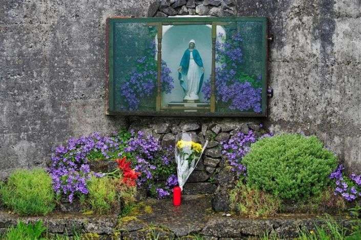 Pide perdón Irlanda a madres solteras por 9000 niños muertos en centros religiosos