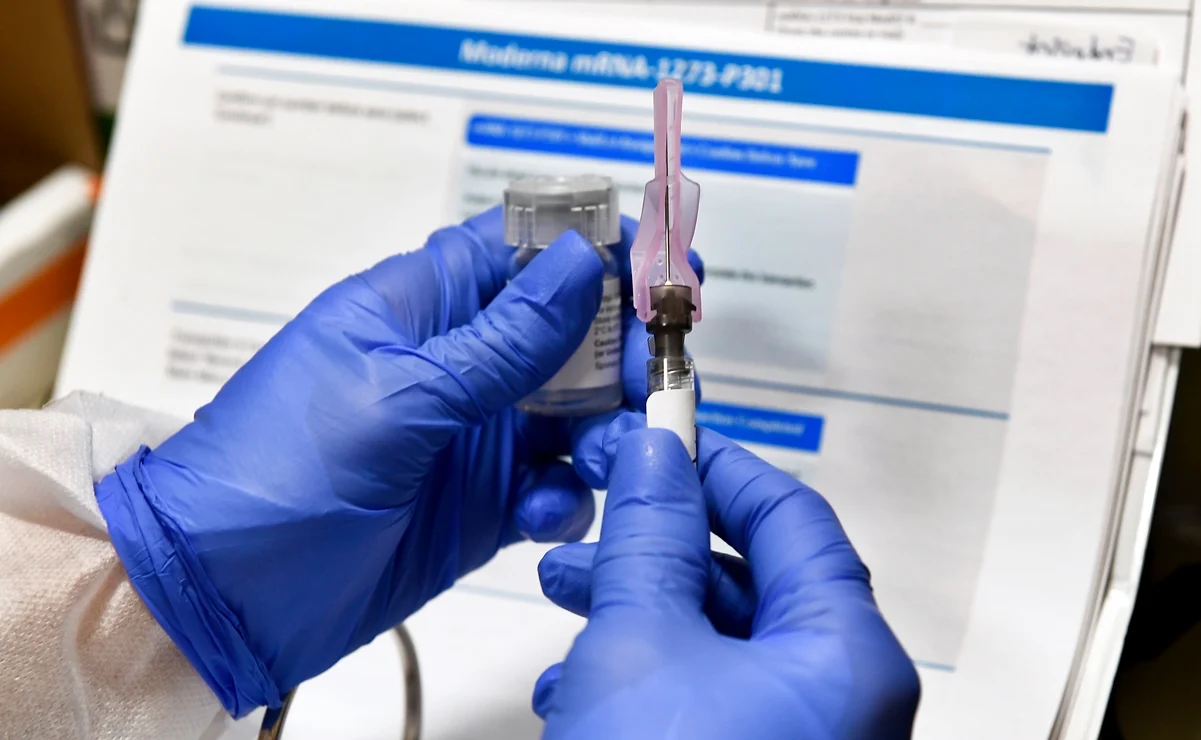 Mil 900 dosis de vacuna contra covid de Moderna se desperdician en Boston