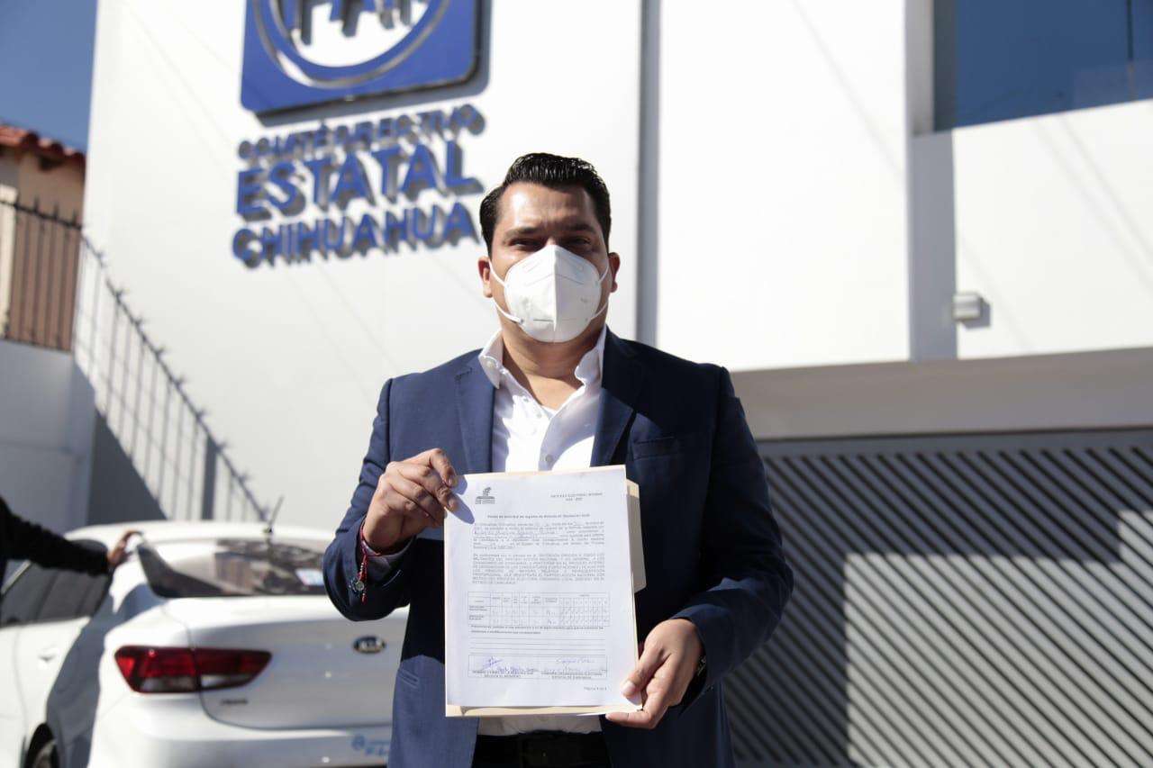 Roberto carreón se registra como precandidato a la diputación local