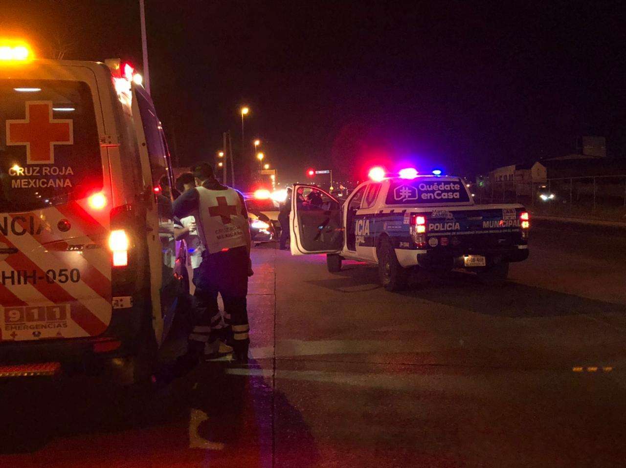 Cae de vehículo en movimiento y resulta herida | La Opción de Chihuahua