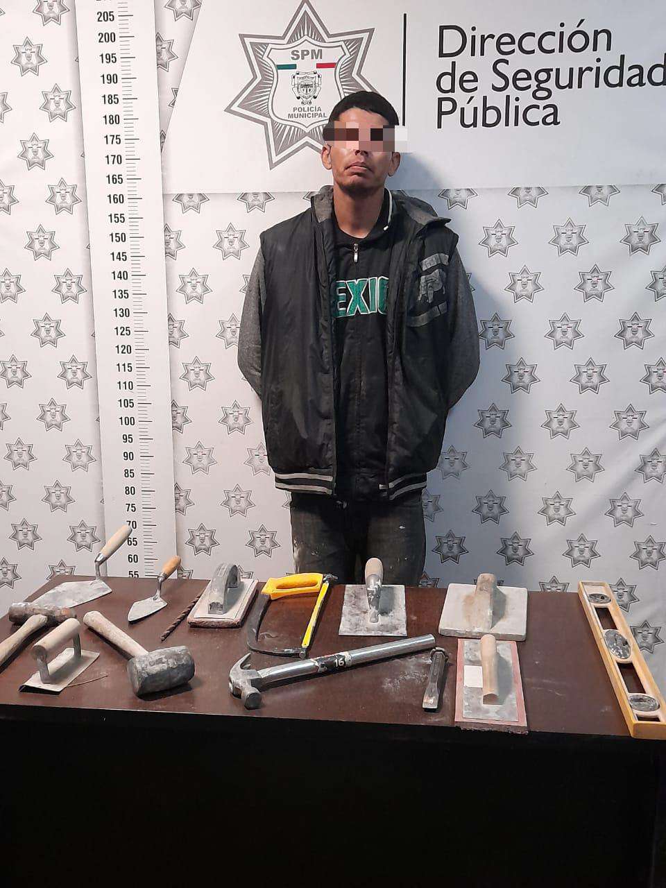 Detienen a sujeto por robar dentro de un auto | La Opción de Chihuahua