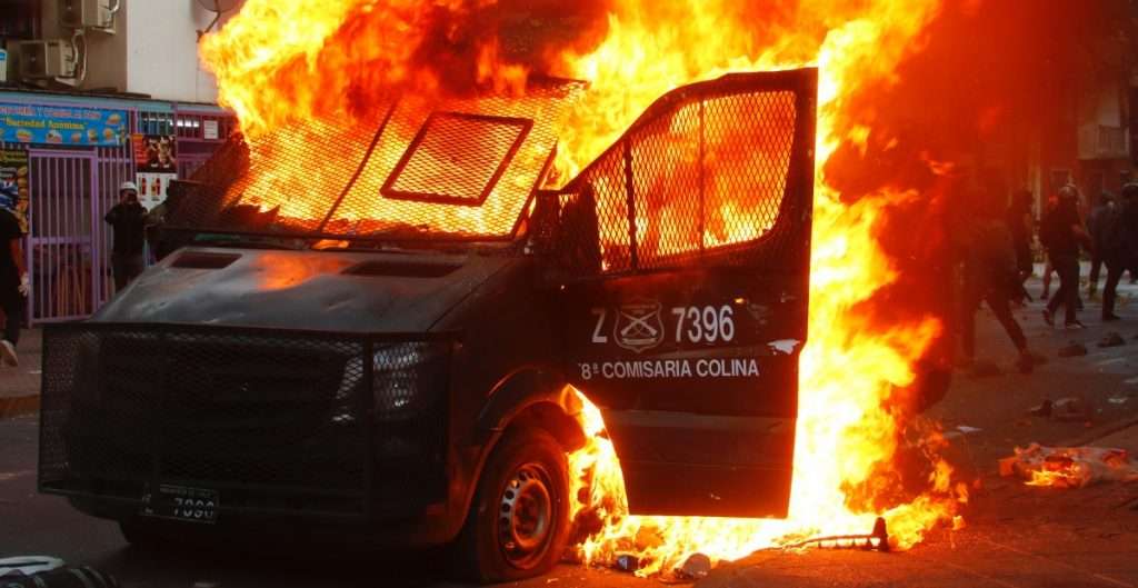  Exigen manifestantes frenar abusos policiales en chile